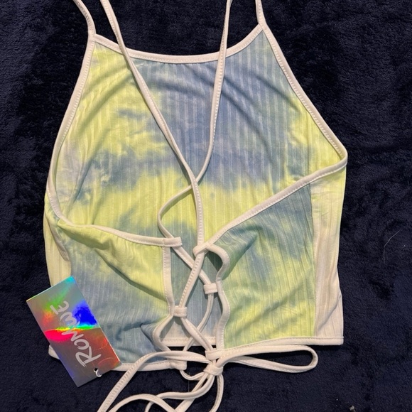 NWT Romwe Tie Back Crop Top Size M (more like a Small) - Picture 2 of 4